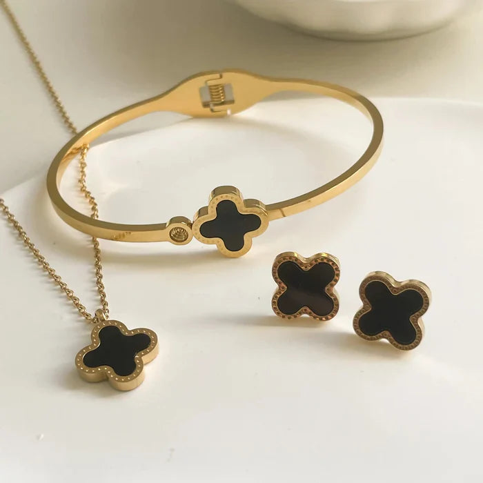 Elegant Clover Pendant Set & Kara