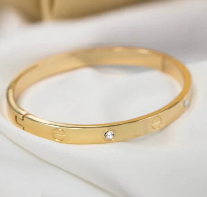 Trendy Elegant Gold Bangle