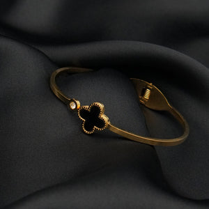 Elegant Clover Motif Gold Bracelet